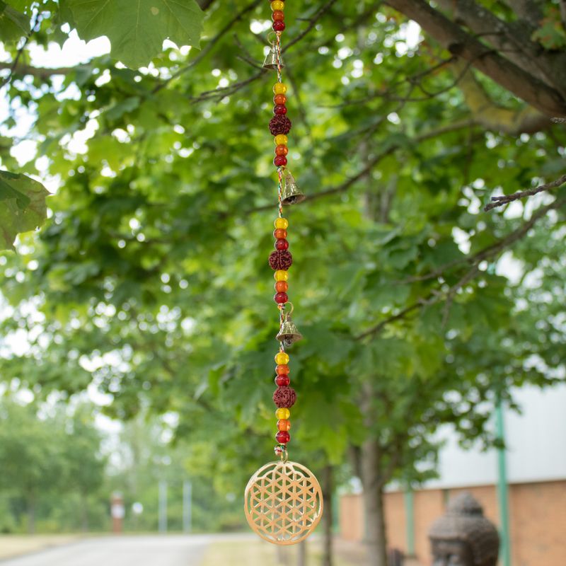 Indické zvončeky - mosadzový Kvet Života so Rudraksha korálkami na šnúre - 6×63 cm