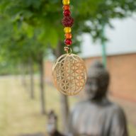 Indické zvončeky - mosadzový Kvet Života so Rudraksha korálkami na šnúre - 6×63 cm