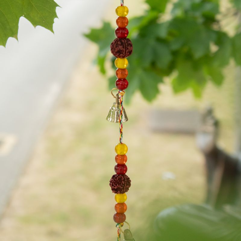 Indické zvončeky - mosadzový Kvet Života so Rudraksha korálkami na šnúre - 6×63 cm