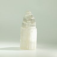 Prírodná selenitová vežová lampa - 20 cm