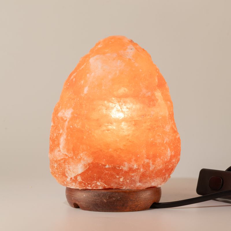 Kvalitná prírodná solná lampa - a základňa cca 2-3 kg