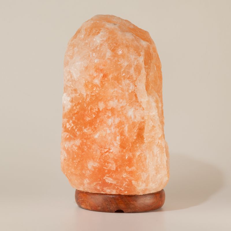 Kvalitná prírodná solná lampa – so základňou približne 3–5 kg