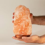 Kvalitná prírodná solná lampa – so základňou približne 3–5 kg
