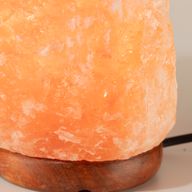 Kvalitná prírodná solná lampa – so základňou približne 3–5 kg