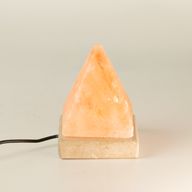 Kvalitná USB pyramídová soľná lampa - 9 cm (1 ks)