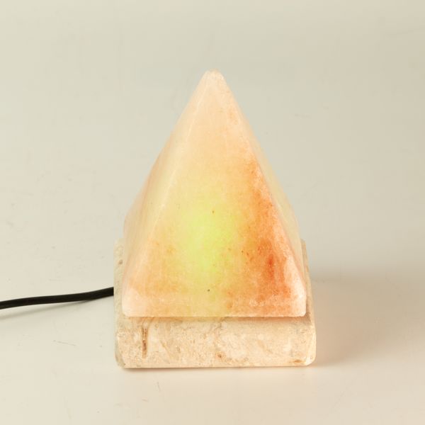 Kvalitná USB Pyramídová Soľná Lampa - 9 cm (viac farebná)