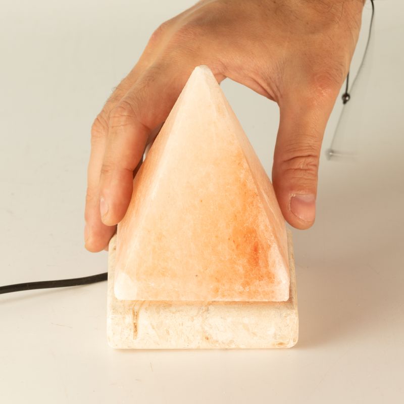 Kvalitná USB pyramídová soľná lampa - 9 cm (viacfarebná)