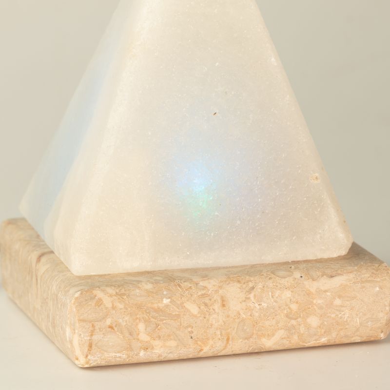 Kvalitná USB pyramídová solná lampa bielej farby - 9 cm (viacfarebná)