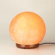 Solná lampa guľa - veľká drevená základňa 3-4 kg