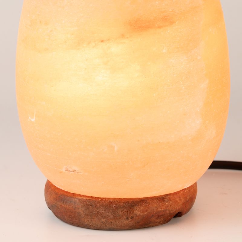 Soľná lampa v tvare vajíčka – drevená základňa