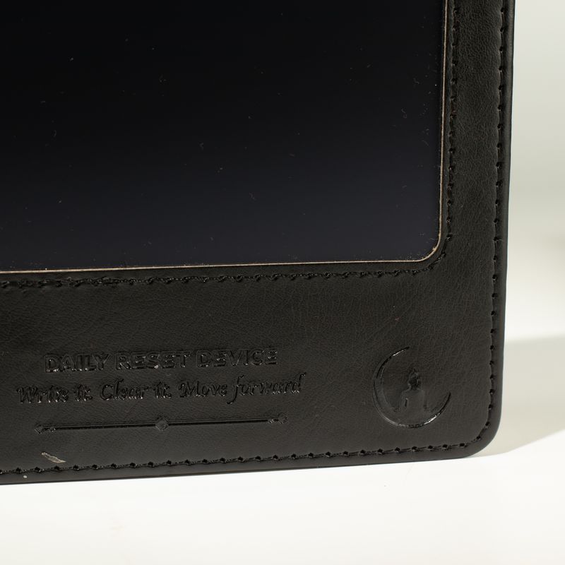 A5 Intention poznámkový blok - LCD Wipe Screen - čierny kožený efekt - 80 listov