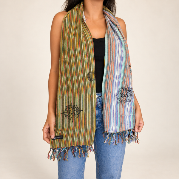 Nomad Sari – cestovná šatka požehnania – 170 × 50 cm – Kde sa nebo stretáva so zemou