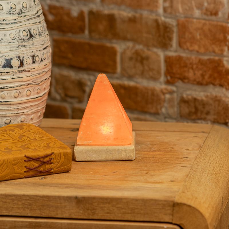 Kvalitná USB pyramídová solná lampa - 9 cm (1 kus)