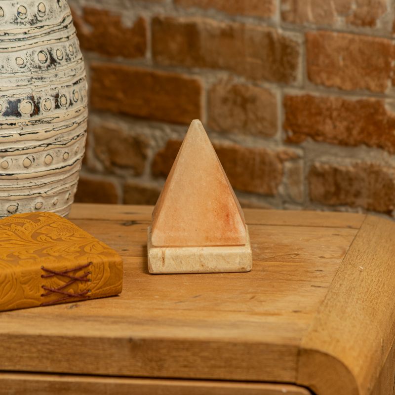 Kvalitná USB pyramídová soľná lampa - 9 cm (viacfarebná)