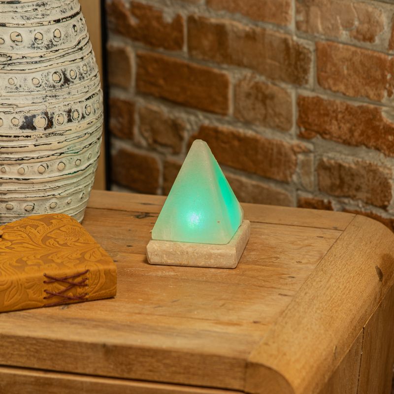 Kvalitná USB pyramídová soľná lampa - 9 cm (viacfarebná)