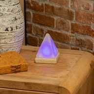 Kvalitná USB pyramídová soľná lampa - 9 cm (viacfarebná)