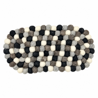 Oválna podložka z plstených guličiek – 38x18 cm, viacfarebná sivá