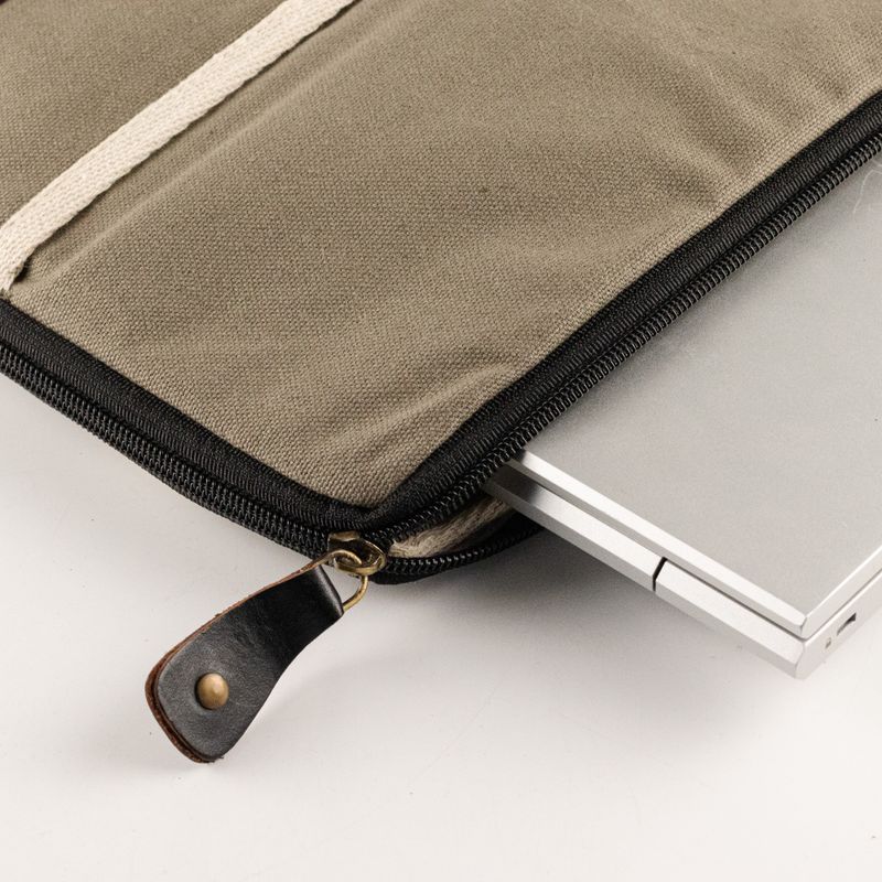Veľké plátenné puzdro na notebook – olivové