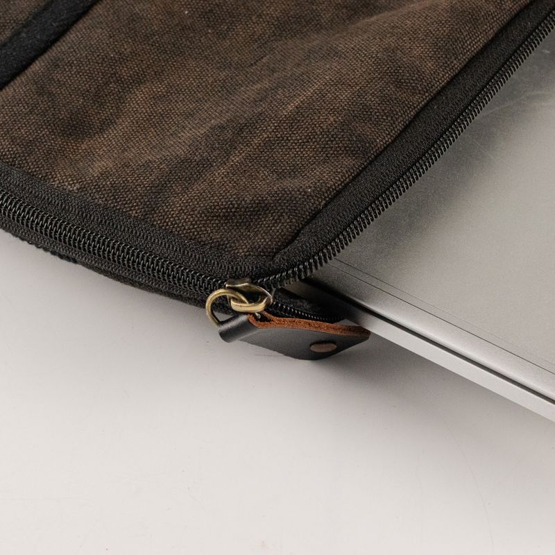 Veľké puzdro na notebook so vzhľadom Stonewash – drevené uhlie