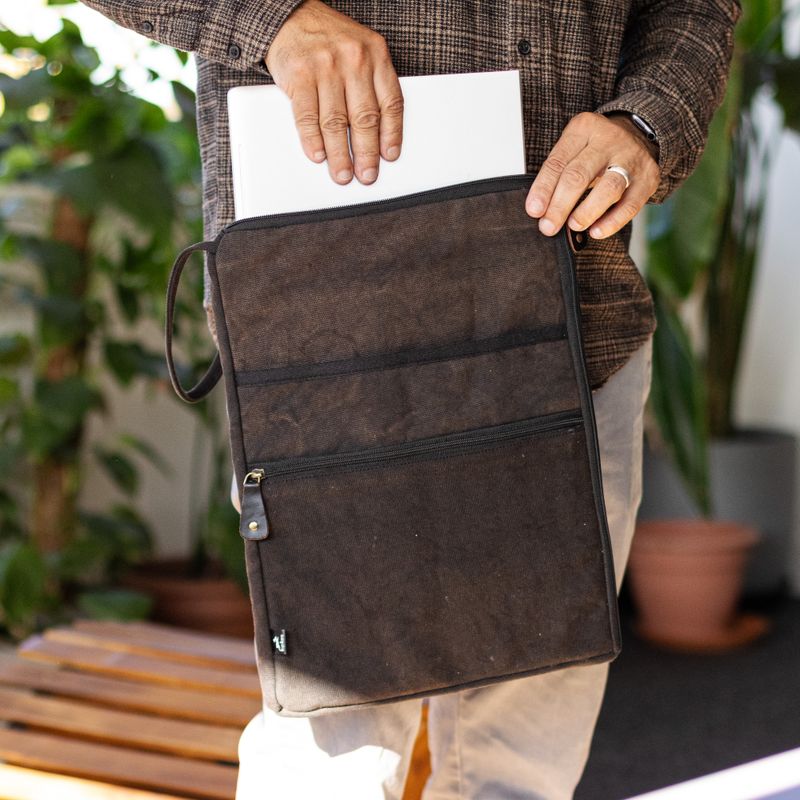 Veľké puzdro na notebook so vzhľadom Stonewash – drevené uhlie