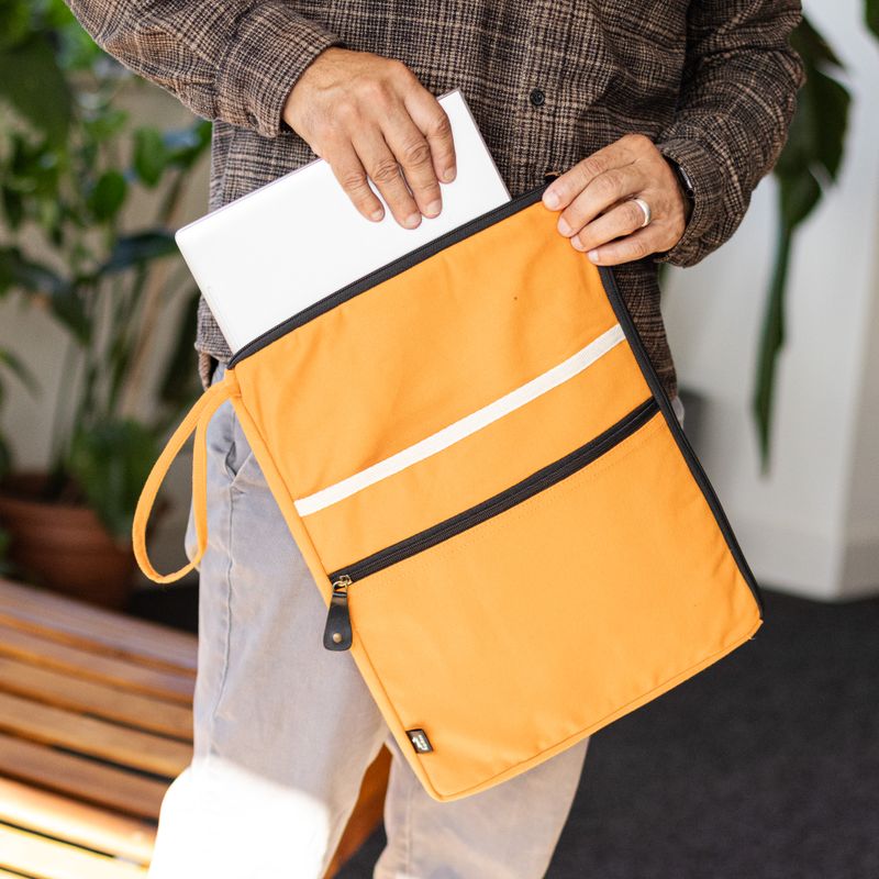 Veľké plátenné puzdro na notebook – oranžové