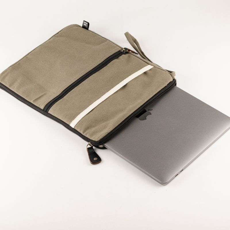Plátené puzdro na notebook na cesty - olivové