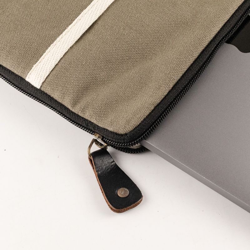 Plátené puzdro na notebook na cesty - olivové