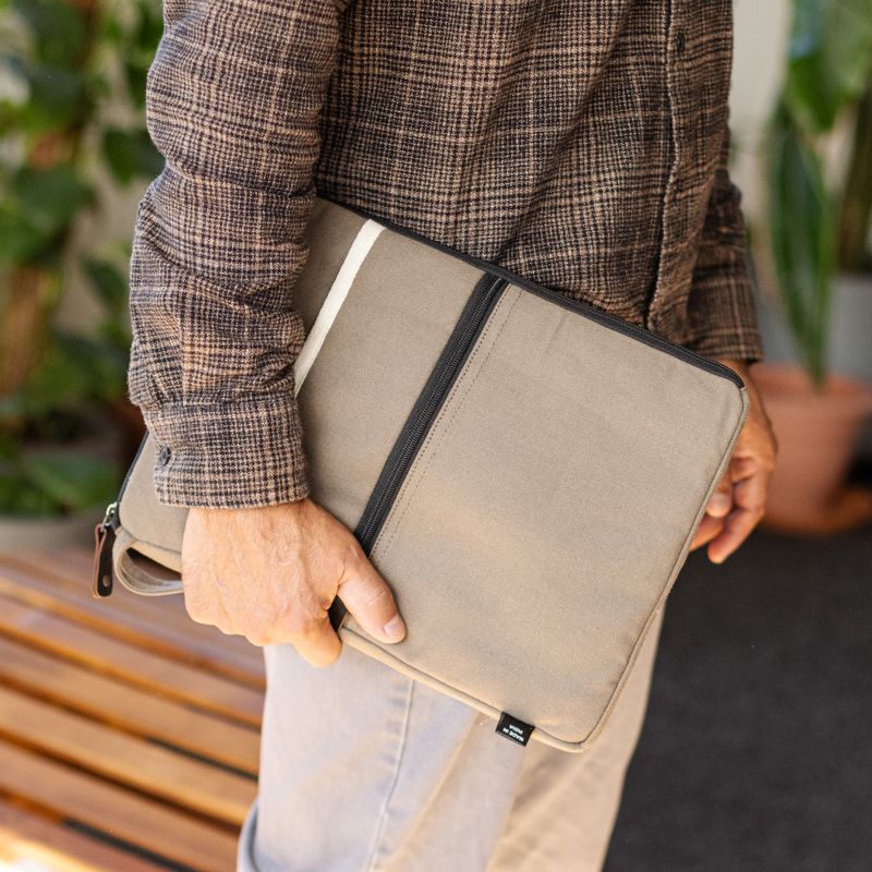 Plátené puzdro na notebook na cesty - olivové
