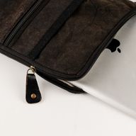Puzdro na tablet Stonewash – drevené uhlie