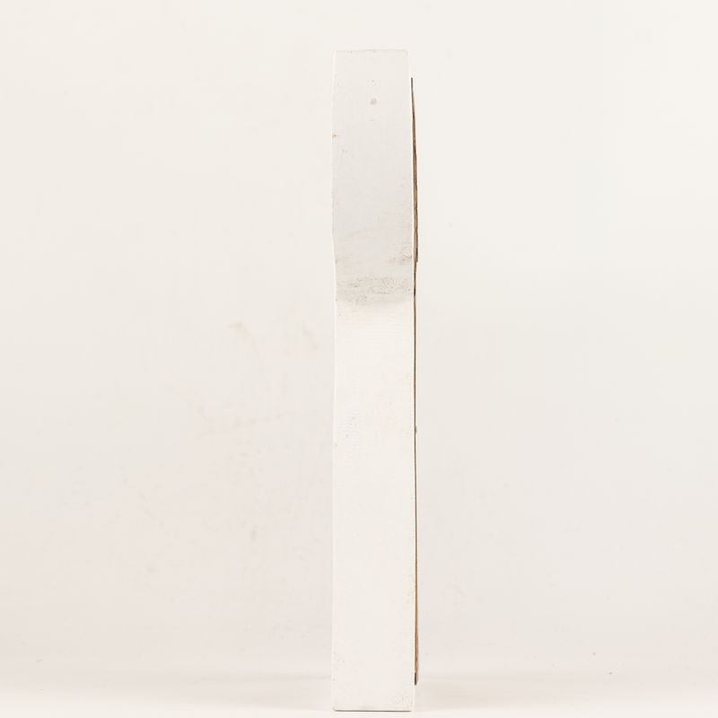 Anjel z mangového dreva - bielený s vyrezávanou železnou dekoráciou - 22 cm
