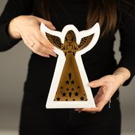 Anjel z mangového dreva - bielený s vyrezávanou železnou dekoráciou - 22 cm