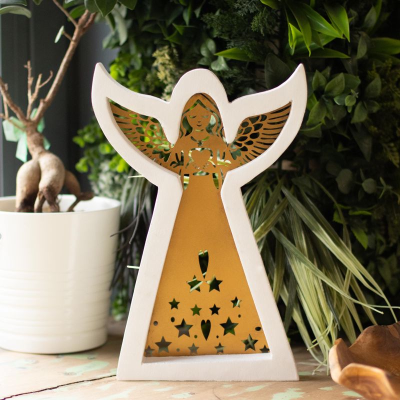 Anjel z mangového dreva - bielený s vyrezávanou železnou dekoráciou - 22 cm